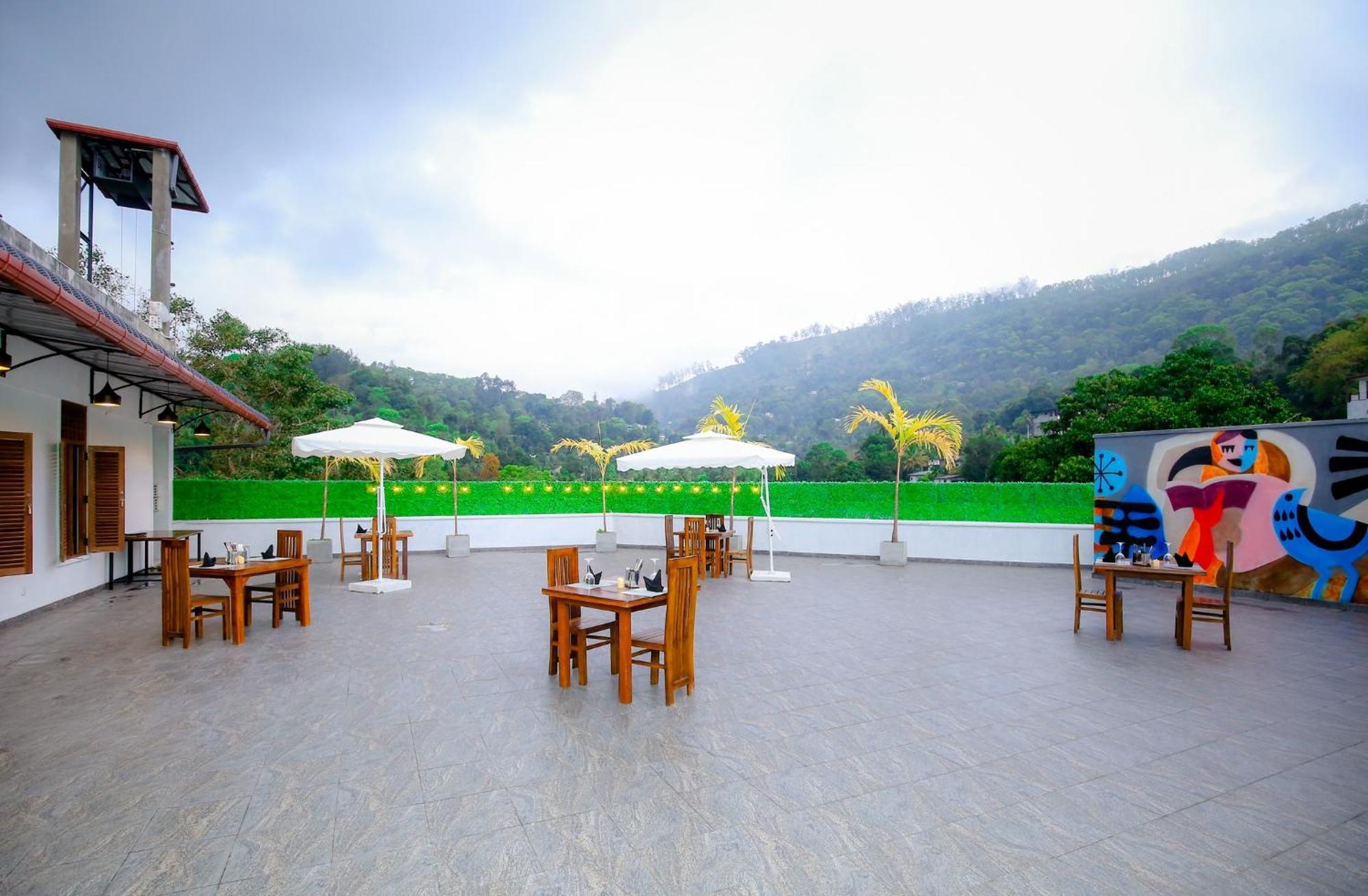 Hotel Crown Regency- Badulla Extérieur photo