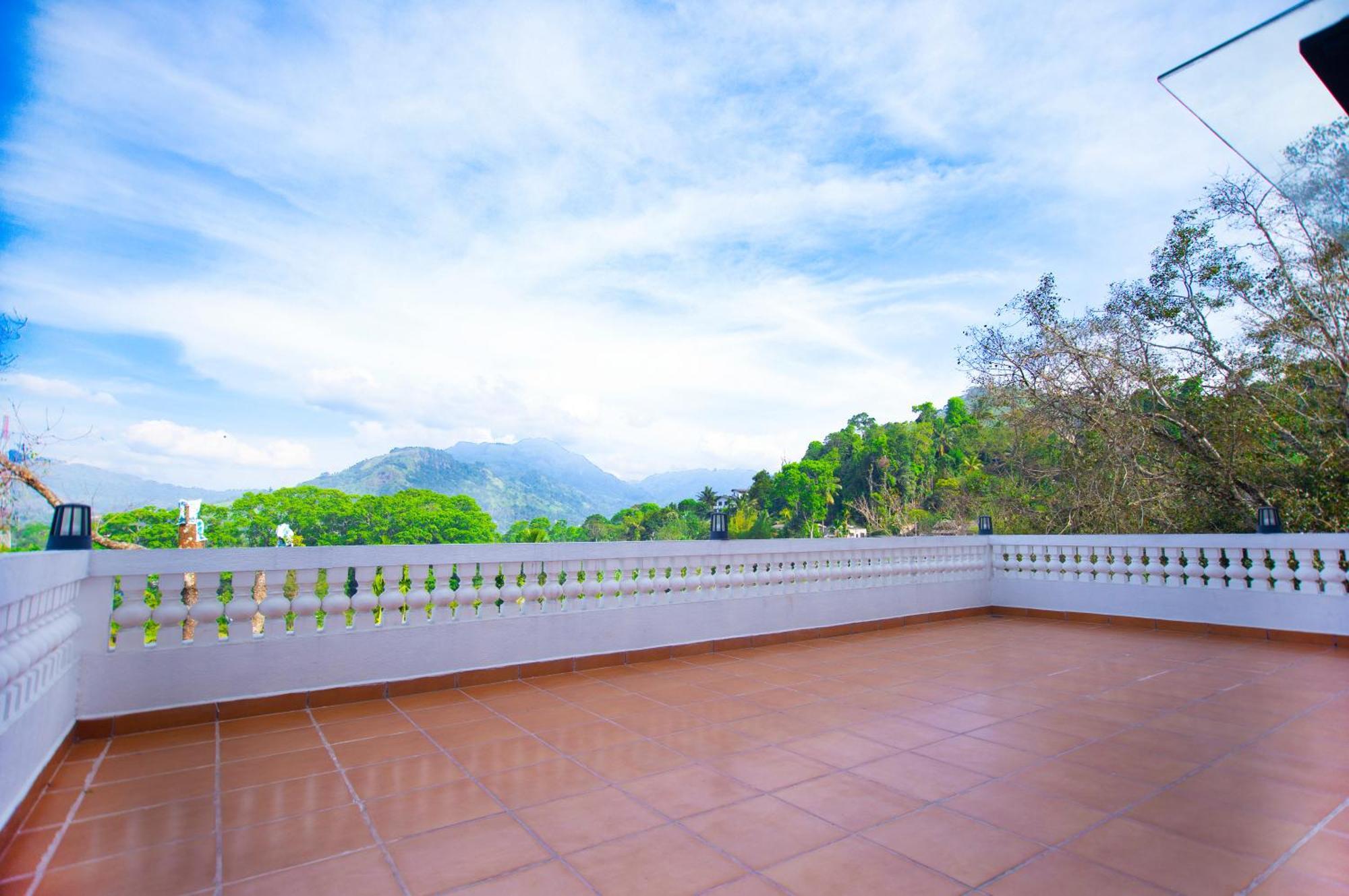 Hotel Crown Regency- Badulla Extérieur photo