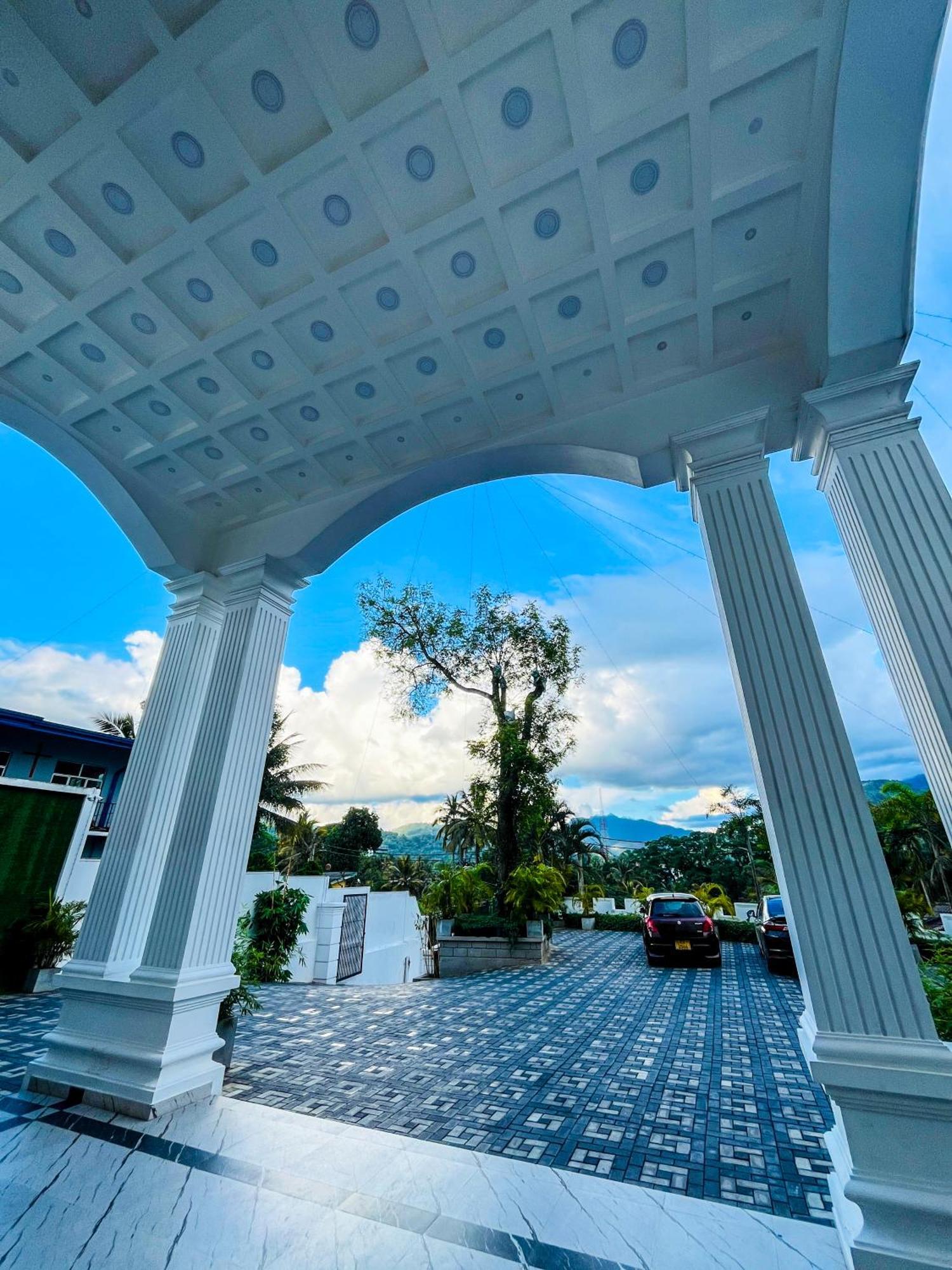 Hotel Crown Regency- Badulla Extérieur photo